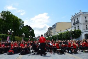 Les concerts donnés par 3500 jeunes étudiants américains et mis en place par l’organisation…